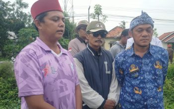 MUSPIKA Kecamatan Cibuaya Bersama PJT II Rengasdengklok dan Pemdes Tinjau Penumpukan Sampah di Saluran Skunder Irigasi Kertalaya
