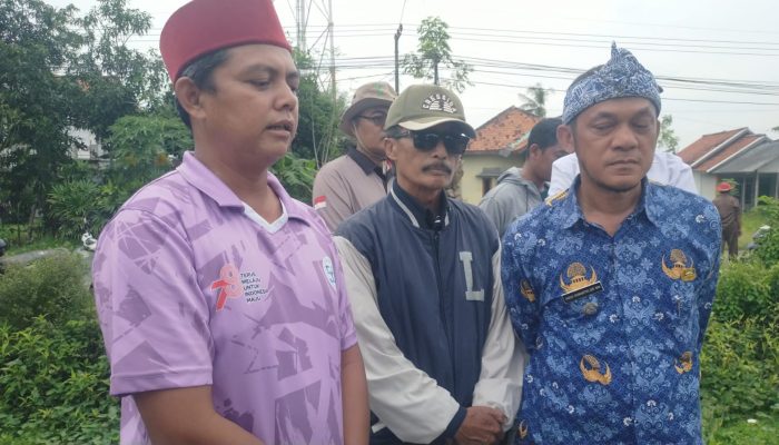 MUSPIKA Kecamatan Cibuaya Bersama PJT II Rengasdengklok dan Pemdes Tinjau Penumpukan Sampah di Saluran Skunder Irigasi Kertalaya