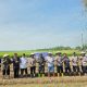 Ustad Beton Bersama AKBP Hera Kapolsek Purwasari Dukung Untuk Kesuksesan Program Penanaman Jagung Hybrida.