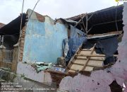 Atap Rumah Warga Ambruk Diterjang Hujan Lebat, Penghuni Mengungsi di Cikampek Selatan
