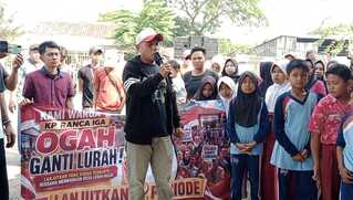 Ratusan warga Desa Cipayung, Kecamatan Cikarang Timur, Kabupaten Bekasi, berkumpul di kediaman Kepala Desa H. Ajan, Kamis (18/06/2026). Dalam aksi damai bertajuk "grudug", warga menyampaikan aspirasi dan dukungan agar H. Ajan kembali maju sebagai calon Kepala Desa Cipayung pada Pilkades periode 2026–2034.