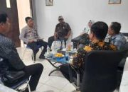 Tingkatkan Keamanan Wilayah, Kapolsek Pedes AKP M. Wasis Sambangi Tokoh Masyarakat Bersama Camat Cilebar