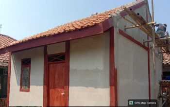 Kades Ucok Apresiasi Bupati Karawang dan Dinas PRKP, Dua Warga Desa Kalisari Terima Bantuan Rulahu