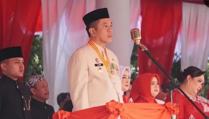 Bupati Karawang Aep Syaepulloh Menjadi Inspektur Upacara Pada HUT RI Ke 81 Tahun