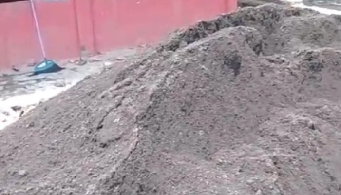 Pembangunan SDN Panyingkiran IV Disorot, Pasir Berwarna Hitam Diduga Material Limbah