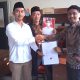 Puluhan Warga Tumpah Ruah Mengiringi Anung Nugraha Mendaftarkan Diri Sebagai Calon Kades Desa Kertasari Kecamatan Pangkalan.