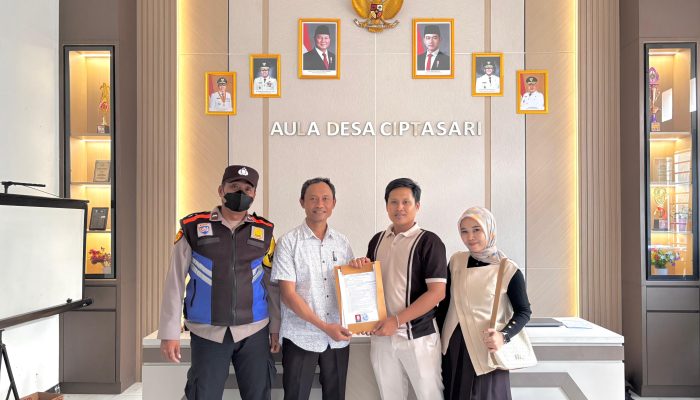 Acep Hendrawan  Calon Muda Resmi Mendaftarkan Diri Jadi Calon  Kepala Desa  Ciptasari Kecamatan Pangkalan