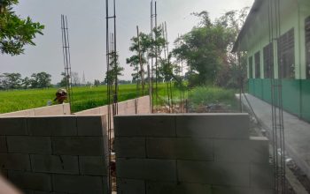 Dugaan Pelanggaran Spesifikasi dan Keterbukaan Informasi: Proyek Toilet SMPN 2 Jayakerta Berjalan Tanpa Papan Nama Proyek