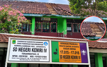 Proyek Rehabilitasi SDN 4 Kemiri Diduga Mangkrak, Genteng Berjatuhan dan Keselamatan Siswa Terancam
